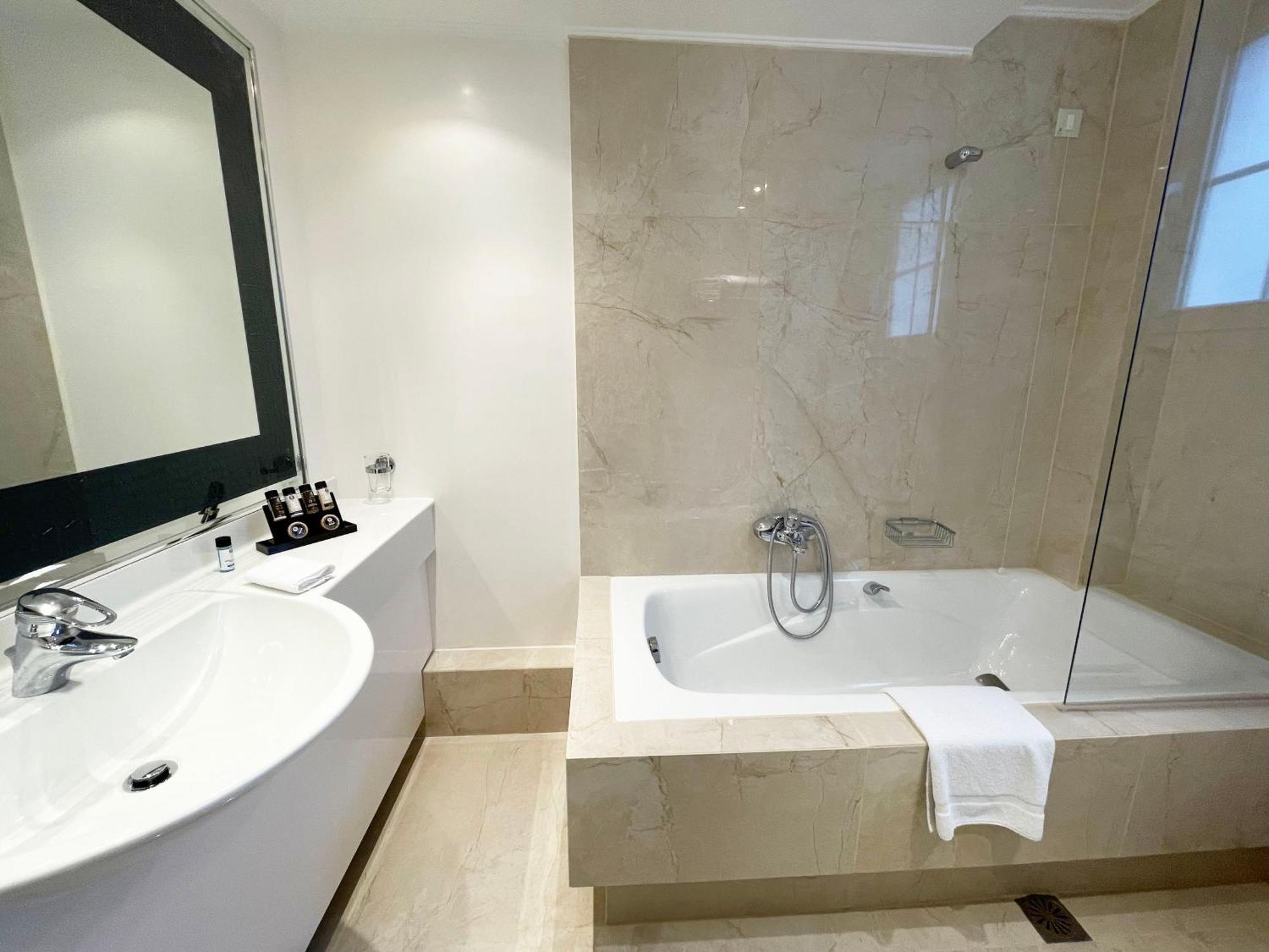 Two-Bedroom Deluxe Suite,1273147651:JPEG