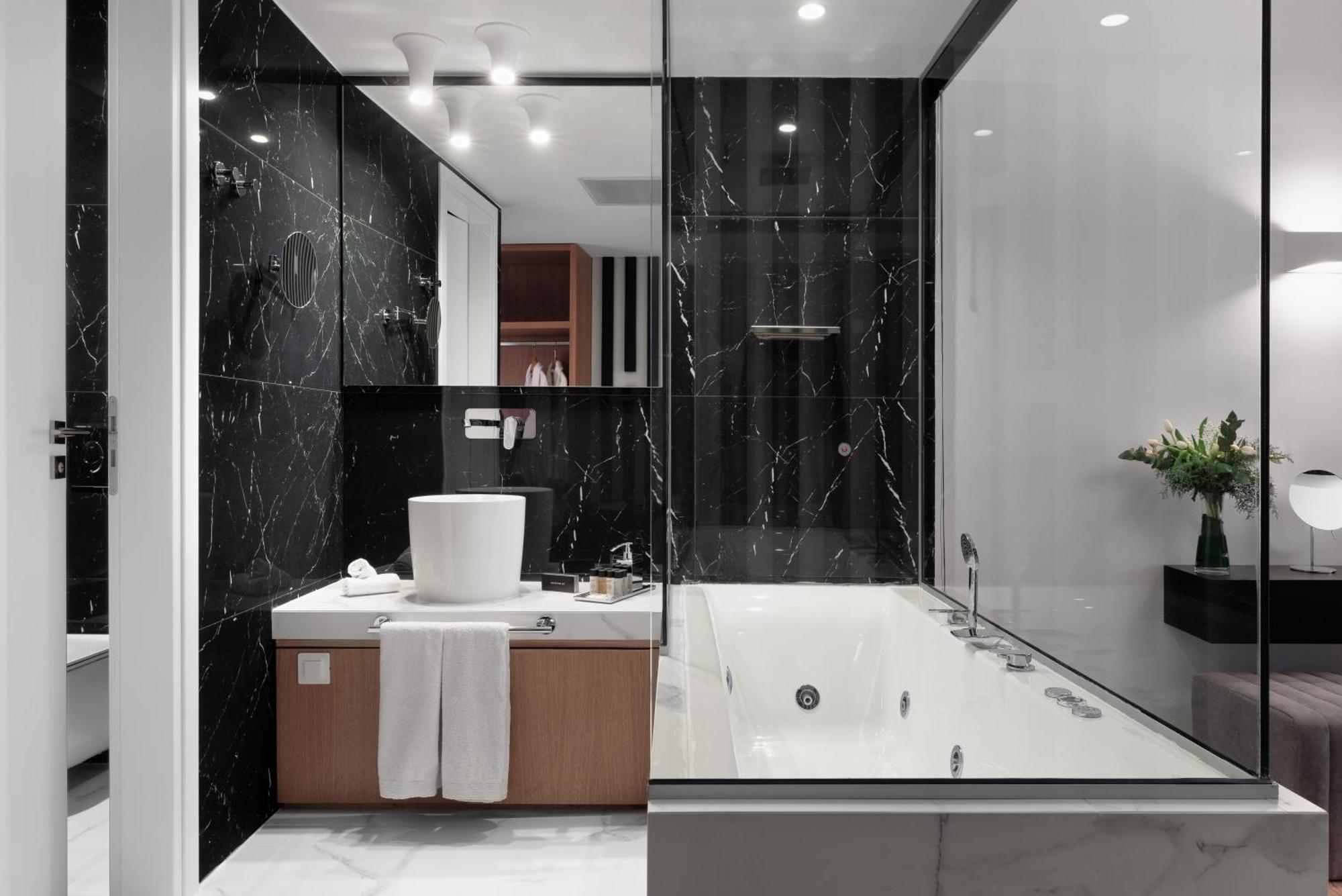 Deluxe room Jetted Tub