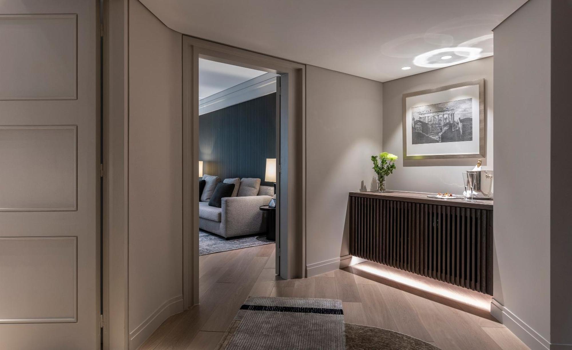 Deluxe City View Suite
