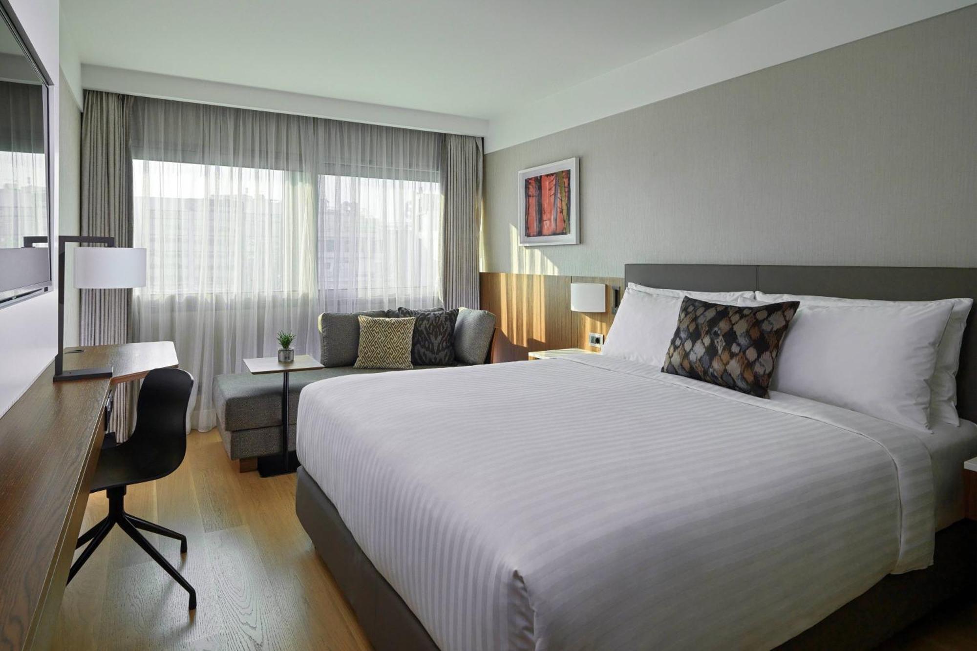 Premium Guest Room King Bed City View,1634398083:JPEG