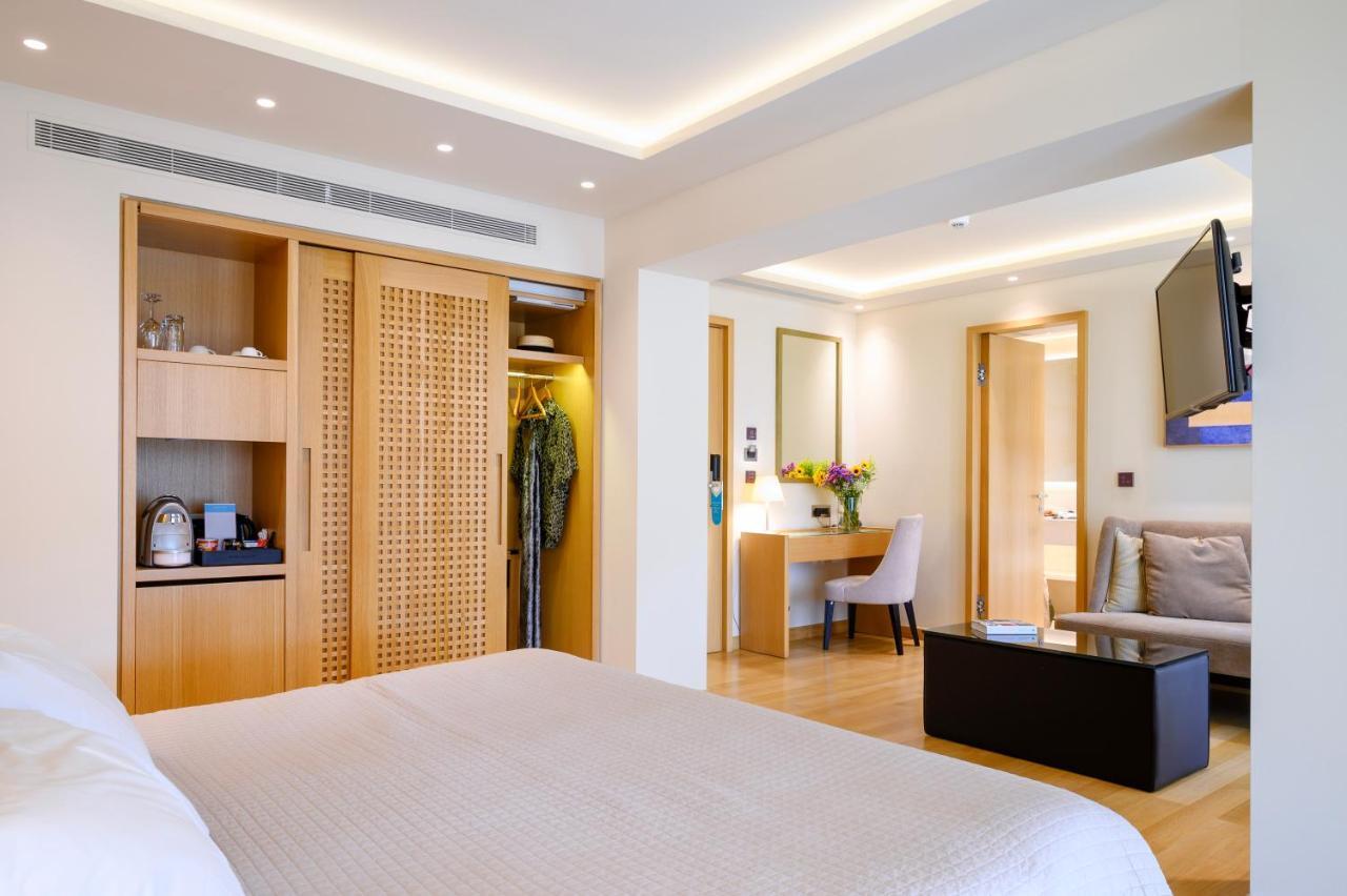 Deluxe Suite Partial Sea View